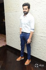 Vunnadhi Okate Zindagi Movie Pre Release Function